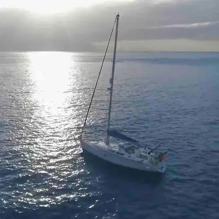 Botel Brego, Velero